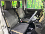 運転席シート廻りは使用感も少なく、良好な状態となっています。前オーナー様が丁寧に使っていたことがよくわかりますね。