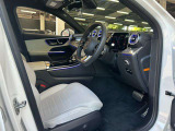 メルセデス・ベンツの定める厳しい基準をクリアしたお車のみをご案内させて頂きます。納車前整備はメーカー規定に基づき100項目以上にも及ぶ点検を熟練のメカニックによって行いご納車させて頂きます。