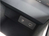 USBポートを備えた小物入れをセンターコンソールに配置。スマートフォンなどの充電や小物の収納に便利で、日常使いでの使い勝手にも配慮された設計です。