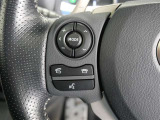 ステアリングスイッチ付き。前方から目を離すことなく操作することが可能です