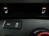 【シートヒーター】は運転席&助手席に。スイッチONですぐに暖まり、冬の寒い日に頼もしい装備のひとつ☆