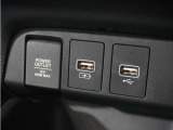 ◆USB接続端子◆スマホやiPodなどを接続して、いつもの音楽を車内でもお楽しみいただけます♪