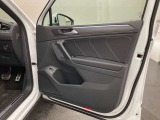 ◆パワーウィンドウです。運転席から助手席や後部座席の窓の開閉操作が可能です。◆