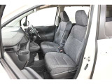 中古車をキレイで気持ちよくお乗りいただけるよう、エンジンルームからシートを外した洗浄まで、目に見えない部分も徹底的に洗浄しています!
