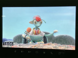 停車中には、画面でテレビ番組や映像を視聴して過ごせます。映像が大きく表示されるため内容を楽しみやすく、待ち時間のひとときにも活用できる装備です。ご利用時は停車してお楽しみください。