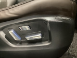 運転席にはパワーシートを装備!シート位置を記憶するメモリー機能付きなのでご夫婦で2名分セットすると便利です♪