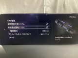 車線逸脱警報システムは、走行中にカメラで車線を検知して、自車が車線から逸脱する可能性があると判断した場合に、警報によりドライバーに通知します。