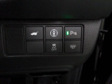 パーキングセンサーや横滑りを防ぐVSA等のスイッチ類は運転席の右側、手の届きやすい位置にあります。