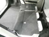 大きく開くラゲッジスペースです 左右独立でリアシートが倒れるので長尺の荷物も積むことが可能です アレンジ次第で有効活用が可能です