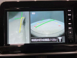 前後左右4つのカメラで、上から見たような映像をお届け、駐車時も安心、アラウンドビューモニター付(肉眼では確認し辛い左前の映像に切り替えることも可能です)。