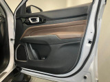 運転席ドアパネルになります。