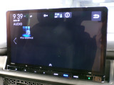 CD、DVD、Bluetooth、AM、FM、AUX、スマートフォン接続ができます。