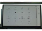 互換性のあるスマートフォンをPiviに接続して、タッチスクリーンから安全に利用することができます。ワイヤレス接続でApple CarPlay / Android Autoがご利用いただけます。