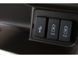 スマートフォンなどの音楽再生が可能なUSB接続ジャック装備車両です♪♪♪