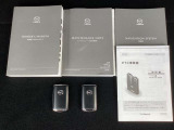 キーを携帯していればリクエストスイッチを押すだけでドアの開錠・施錠が可能です。しかもキーを差し込むことなくエンジンの始動・停止も可能です。取扱説明書・メンテナンスノートが揃っていますので安心です。