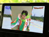 テレビ番組を画面で視聴できる装備です。停車中の待ち時間や休憩時に映像を楽しめるため、車内で過ごす時間を充実させたい方にも便利にお使いいただけます。