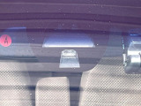 【シティブレーキアクティブシステム】低速走行中に前方の車両等を認識し、衝突しそうな時は警報とブレーキで衝突回避と被害軽減をアシスト。より安全にドライブをお楽しみいただけます。