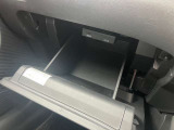 グローブボックスにもたくさんが物が入りますよ