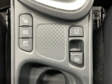 駐車を補助してくれるパーキングアシスト、わずかな力で簡単に操作出来る電動パーキングブレーキ、信号待ちや渋滞時などブレーキを踏み続ける場合に比べ足腰の疲労が軽減されるオートブレーキホールド付きです!
