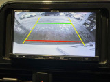 【バックカメラ】駐車時に後方がリアルタイム映像で確認できます。大型商業施設や立体駐車場での駐車時や、夜間のバック時に大活躍!運転スキルに関わらず、今や必須となった装備のひとつです!
