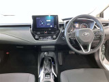 運転席周りのレイアウトをご覧ください。ナビゲーションが綺麗に装着されすっきり収まってますね!