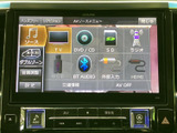 テレビやDVD・CD、SD、ラジオ、USB、Bluetoothなど、選べる音源が一覧で表示されます。用途に応じたソースを画面から選びやすく、車内での音楽や映像の利用に便利です。
