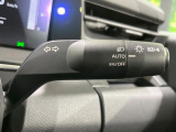 【オートライト】周りの明るさに応じて自動でヘッドライトの点灯・消灯ができる機能です!ライトの付け忘れ・消し忘れなどが無くなり、雨の日や夕方の走行も安心!トンネル通過時も便利ですね♪