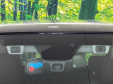 【アイサイト】前方の車両等を検知し、衝突しそうな時は警報で注意を促し、ブレーキを踏む力をサポート。ブレーキを踏めなかった場合は衝突被害軽減ブレーキが作動、衝突回避をサポートします。
