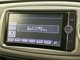 AM・FMやCD/DVD、SD、TVなど複数の音源を選べるオーディオを装備。画面上で選択肢を確認しやすく、普段の音楽やラジオを楽しむ際にも使いやすい構成です。
