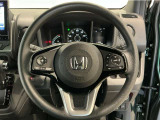 運転にかかわる様々な操作を安全に行えるように視点移動が少なく操作性に配慮されたスイッチ類が凝縮されたコクピットです。