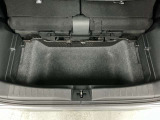 トランク下にも収納スペースがあります。洗車道具等のちょっとしたものの収納に便利です。