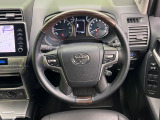 【純正革巻きステアリング】上質な革を使用することで、手にしっかり馴染みとても運転しやすいハンドルです♪