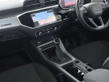 内装はシンプルに使い勝手を考え作られています。お車を運転する感覚をダイレクトに体感して頂けます。室内も広くロングドライブにも快適にお過ごしいただけます。