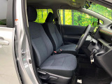 運転席まわりには十分なスペースがあり、大柄な方でもゆったり運転していただける環境です。