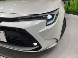 【LEDヘッドライト】悪天候や夜間走行時も良好な視界を確保し安心して運転できる高輝度LEDヘッドライトを装備!点灯速度が早く、消費電力も抑えられています。