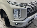 【LEDヘッドライト】悪天候や夜間走行時も良好な視界を確保し安心して運転できる高輝度LEDヘッドライトを装備!点灯速度が早く、消費電力も抑えられています。
