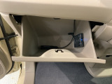 専門業者にて内外装のクリーニングを実施しております!