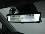 デジタルインナーミラー装備!車両後方のカメラの映像をデジタル補正で視認性を向上させてインナーミラー内に表示します♪視界を遮るものがなく、後席に同乗者がいても後方を確認しやすく安心です♪