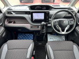 [室内]黒を基調としたシックな室内です☆落ち着いて運転して頂けます♪