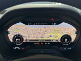 ■バーチャルコックピット 従来のメーターパネルの位置にレイアウトされた12.3インチの高解像度液晶画面に、速度計/回転計や地図、ナビゲーションなどの運転に必要な情報を集約し、フレキシブルに表示します。