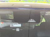 【エマージェンシーブレーキ】走行中に前方の車両等を認識し、衝突しそうな時は警報とブレーキで衝突回避と被害軽減をアシスト。より安全にドライブをお楽しみいただけます。