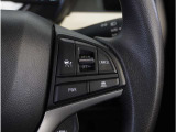 【アダプティブクルーズコントロール】センサーが前方車を検知し、運転者がアクセルペダルやブレーキペダルを踏まなくても、設定した速度での走行や、前方車との車間距離を一定に保つ追従走行ができます。