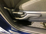 運転席シ-ト座面は上下アジャスタ-付です。お好みの位置に調整可能です。