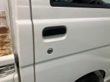 品質には自信があります!ハッピーの品質・キレイなお車をお届けさせていただきたい!そんな気持ちでキレイに仕上げております。フロアマットなどの清掃はもちろん、シート下なども徹底的に清掃しております。