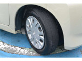 タイヤサイズは155/65R14です。
