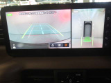 上から見下ろしているような映像で駐車をサポートするアラウンドビューモニターと、安心のバックモニター付き!ナビの画面にカメラ映像がしっかり表示されるので、駐車が苦手な方でも安心して車庫入れができますよ♪