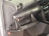 助手席前のグローブボックス