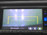 バックカメラの画像です。ガイドラインがスムースな車庫入れをサポートいたします。車庫入れの安心感がアップしますね。