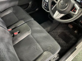 痛みの出やすい運転席シートの角、フロアマット、座面、ともに良好です