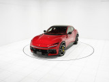 サスペンション・リフターを装備し、段差やスロープの手前で車高を上げ、フロントバンパーの擦れを気にせず走行できます。